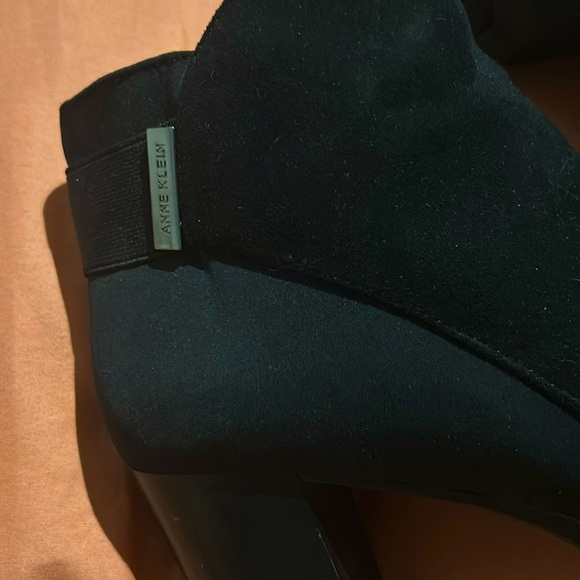 Anne Klein Women’s Rina Water Resistant Ankle Boots Sz 8 Black - Picture 5 of 6